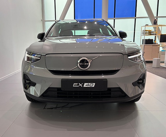 Volvo EX40 2 of 17