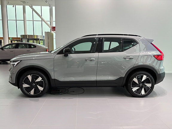 Volvo EX40 3 of 17