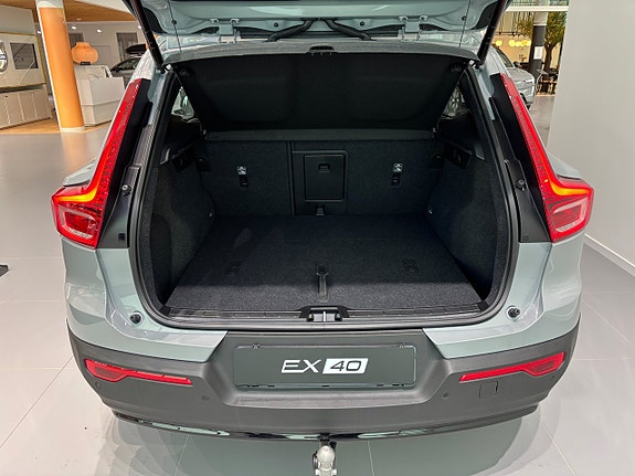 Volvo EX40 14 of 17