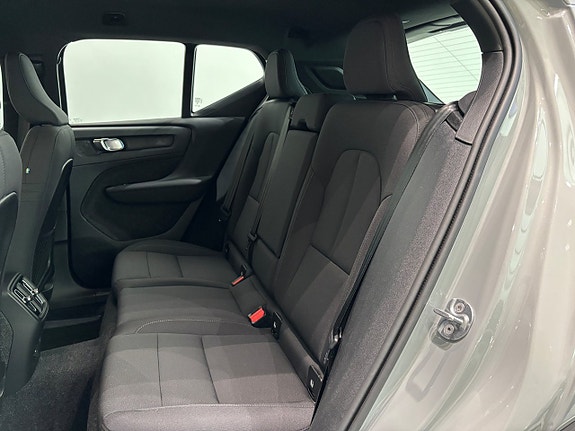 Volvo EX40 11 of 17