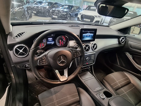 Mercedes-Benz GLA200 d 12 of 14