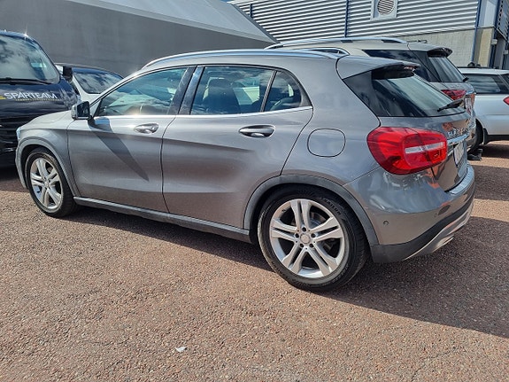 Mercedes-Benz GLA200 d 2 of 3