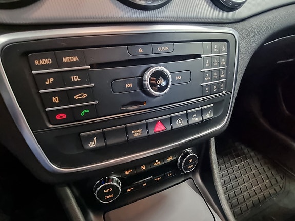 Mercedes-Benz GLA200 d 13 of 14