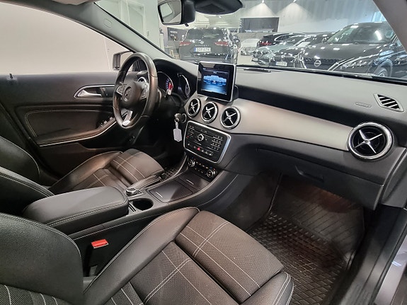 Mercedes-Benz GLA200 d 9 of 14