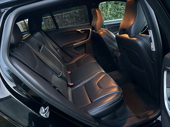 Volvo V60 6 of 16