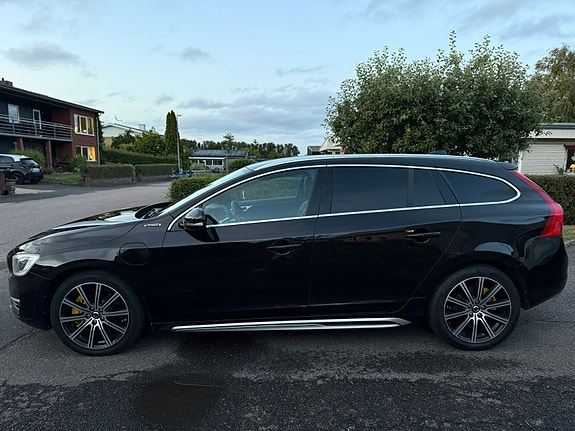 Volvo V60 2 of 16