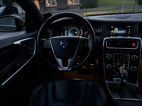 Volvo V60 8 of 16