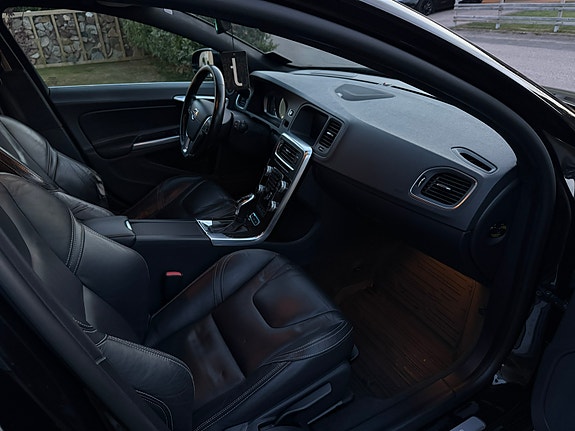 Volvo V60 7 of 16