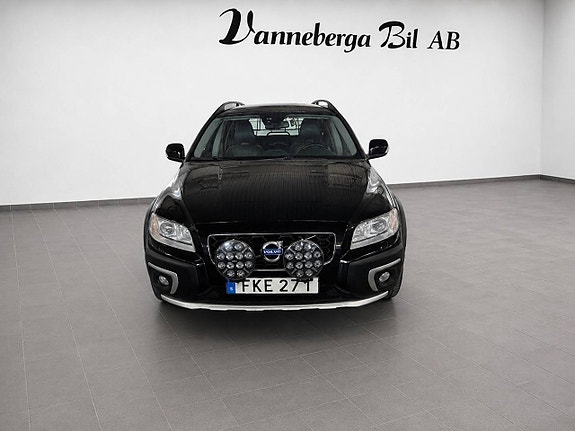 Volvo XC70 2 of 6