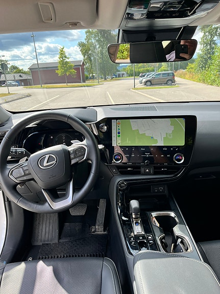 Lexus NX450h+ 9 of 10