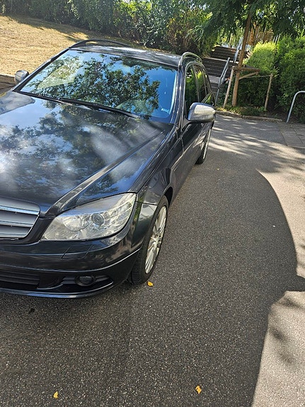 Mercedes-Benz C180 4 of 6