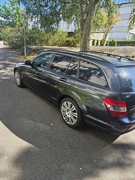 Mercedes-Benz C180 2 of 6