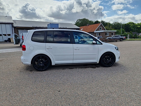 Volkswagen Touran 4 of 12
