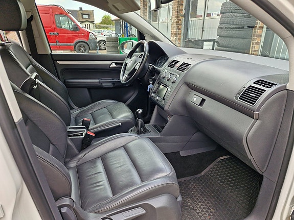 Volkswagen Touran 8 of 12