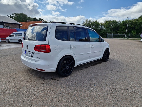 Volkswagen Touran 3 of 12