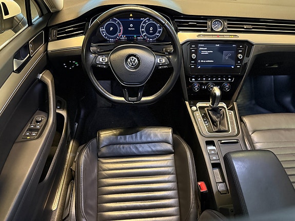 Volkswagen Passat 9 of 13