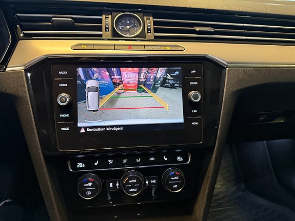 Volkswagen Passat 11 of 13