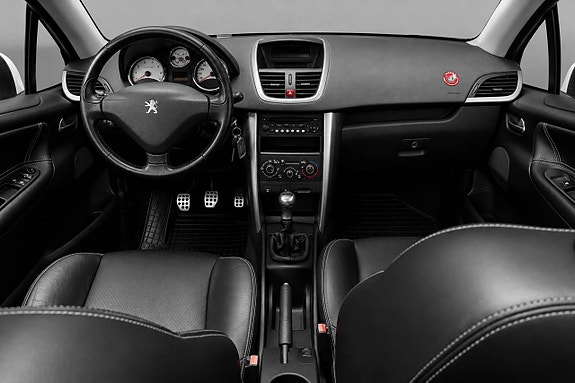 Peugeot 207 CC 13 of 16