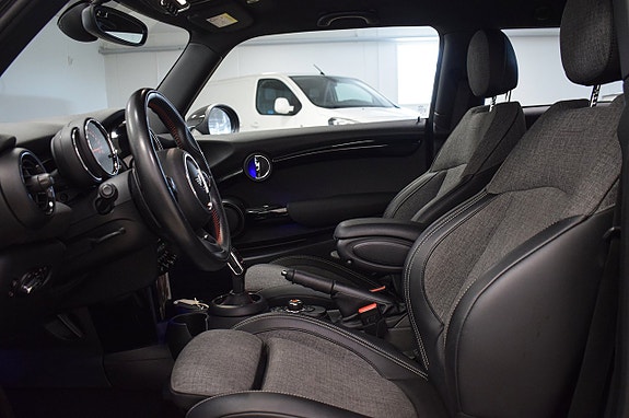 MINI Cooper S 8 of 30