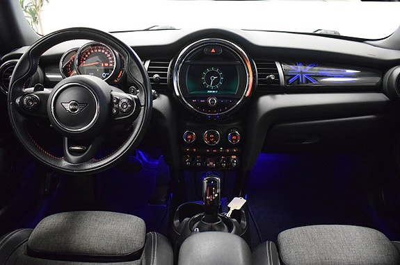 MINI Cooper S 10 of 30