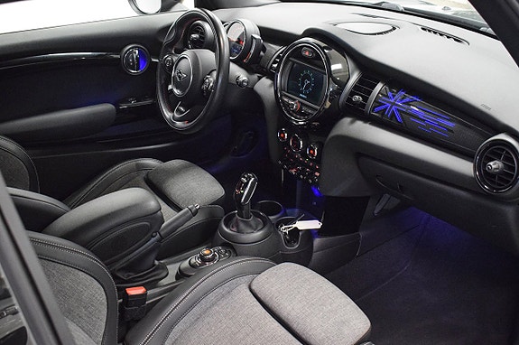 MINI Cooper S 11 of 30