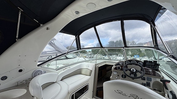 Sea Ray 260 / Mercruiser 350 MAG -06 8 of 19