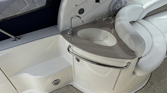 Sea Ray 260 / Mercruiser 350 MAG -06 10 of 19