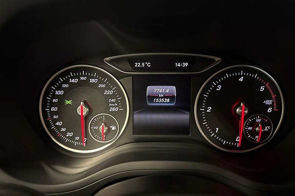 Mercedes-Benz B180 d 15 of 23