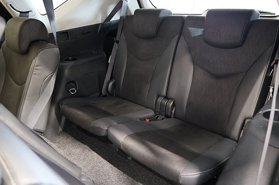 Toyota Prius+ 13 of 23