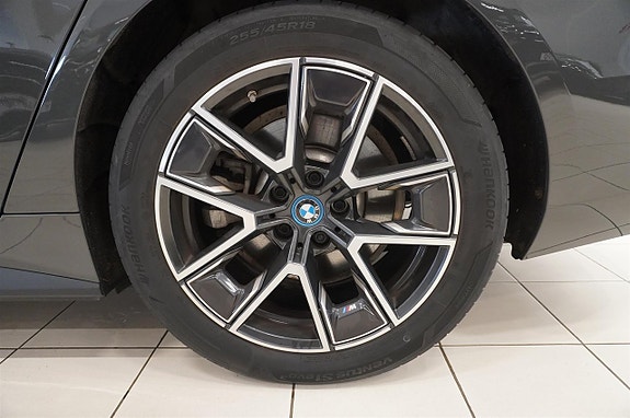 BMW i4 7 of 11