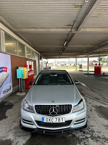 Mercedes-Benz C180 2 of 9