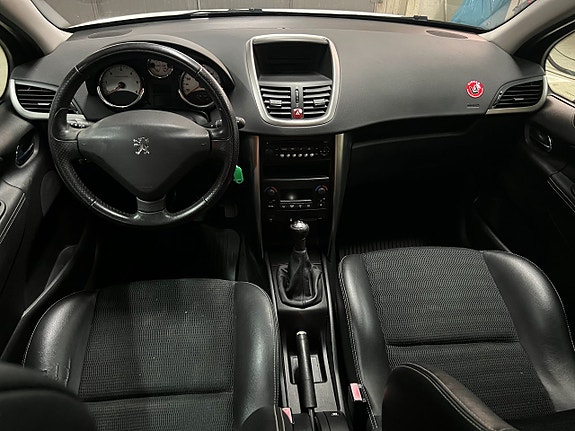 Peugeot 207 SW 7 of 8