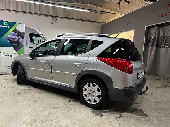 Peugeot 207 SW 4 of 8