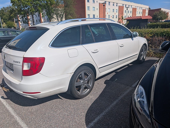 Skoda Superb 2 of 5