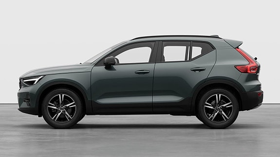 Volvo XC40 2 of 10