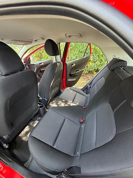Kia Picanto 3 of 10