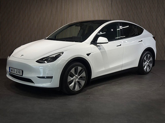 Tesla Model Y 8 of 24