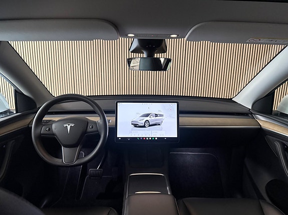 Tesla Model Y 11 of 24