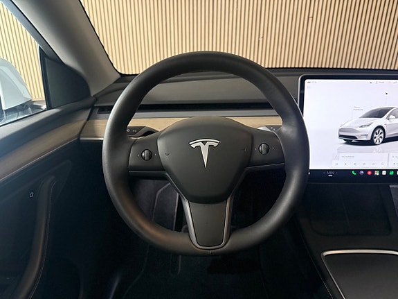 Tesla Model Y 12 of 24