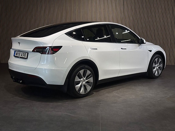 Tesla Model Y 4 of 24