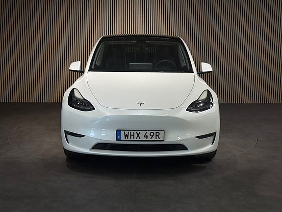 Tesla Model Y 9 of 24