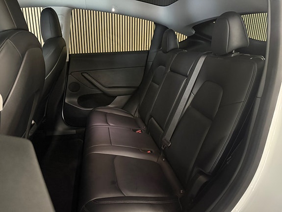Tesla Model Y 15 of 24