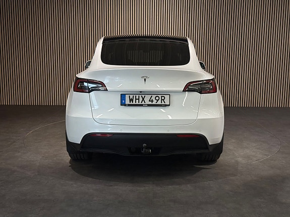 Tesla Model Y 5 of 24