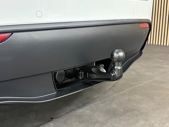 Tesla Model Y 22 of 24