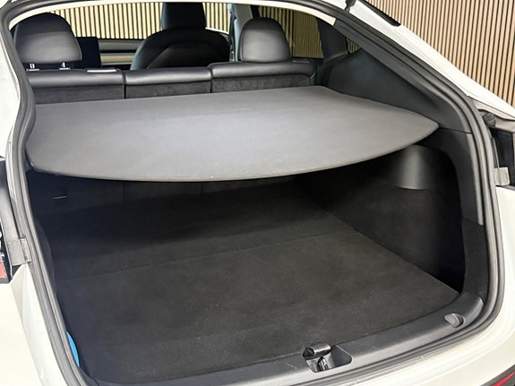 Tesla Model Y 23 of 24