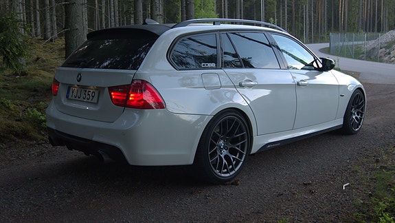 BMW 335i 3 of 6