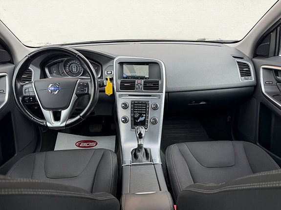 Volvo XC60 8 of 12