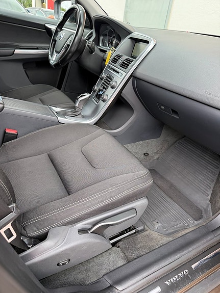Volvo XC60 9 of 12