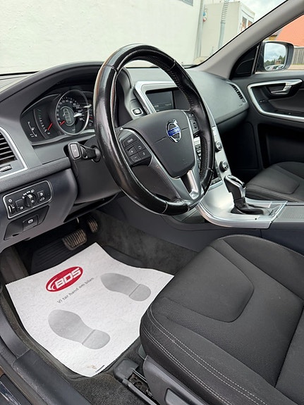 Volvo XC60 7 of 12
