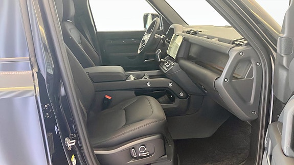 Land Rover Defender 130 3 of 13